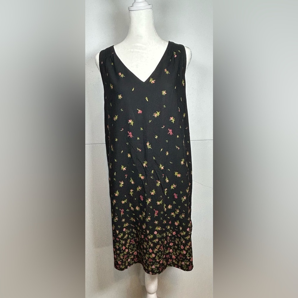 Old Navy Black Floral Dress. V-Neck. Sleeveless. Tie in the Back. Size L.